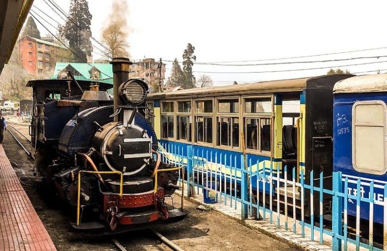 2. Darjeeling Himalayan Railway (Toy Train) – A UNESCO Heritage Ride