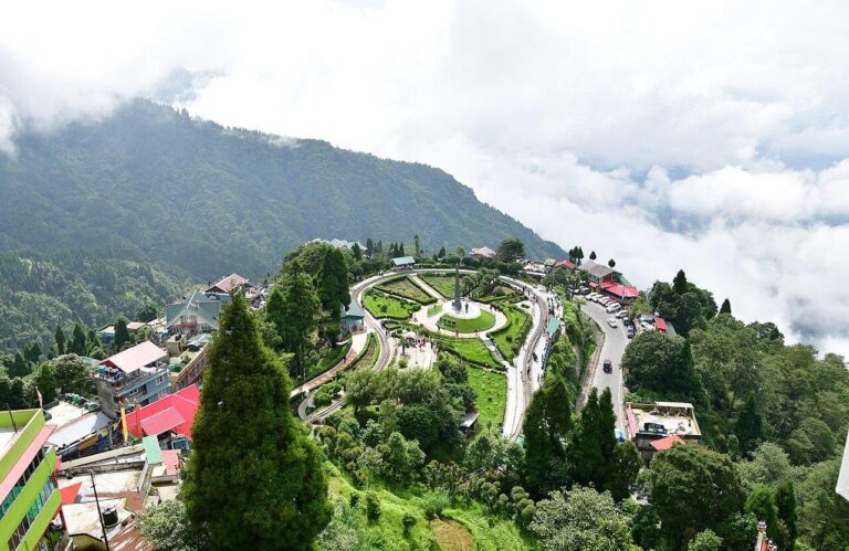 Batasia Loop – 360° View of Darjeeling