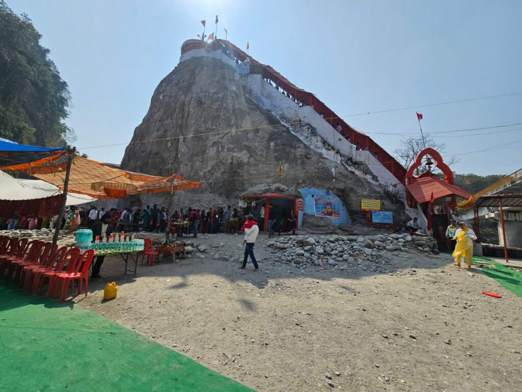 girjiya temple view